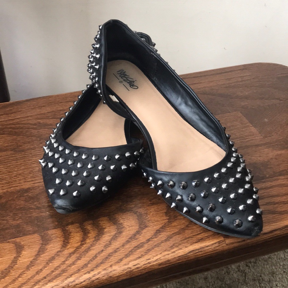⚡️Mossimo Black Studded Pointed-Toe Flats, Size 8